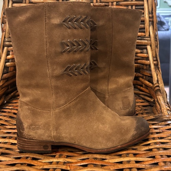 UGG Cailyn Womens 6 Boots
Brown Distressed Suede Winter
Western Low Heel Roper - Picture 5 of 12